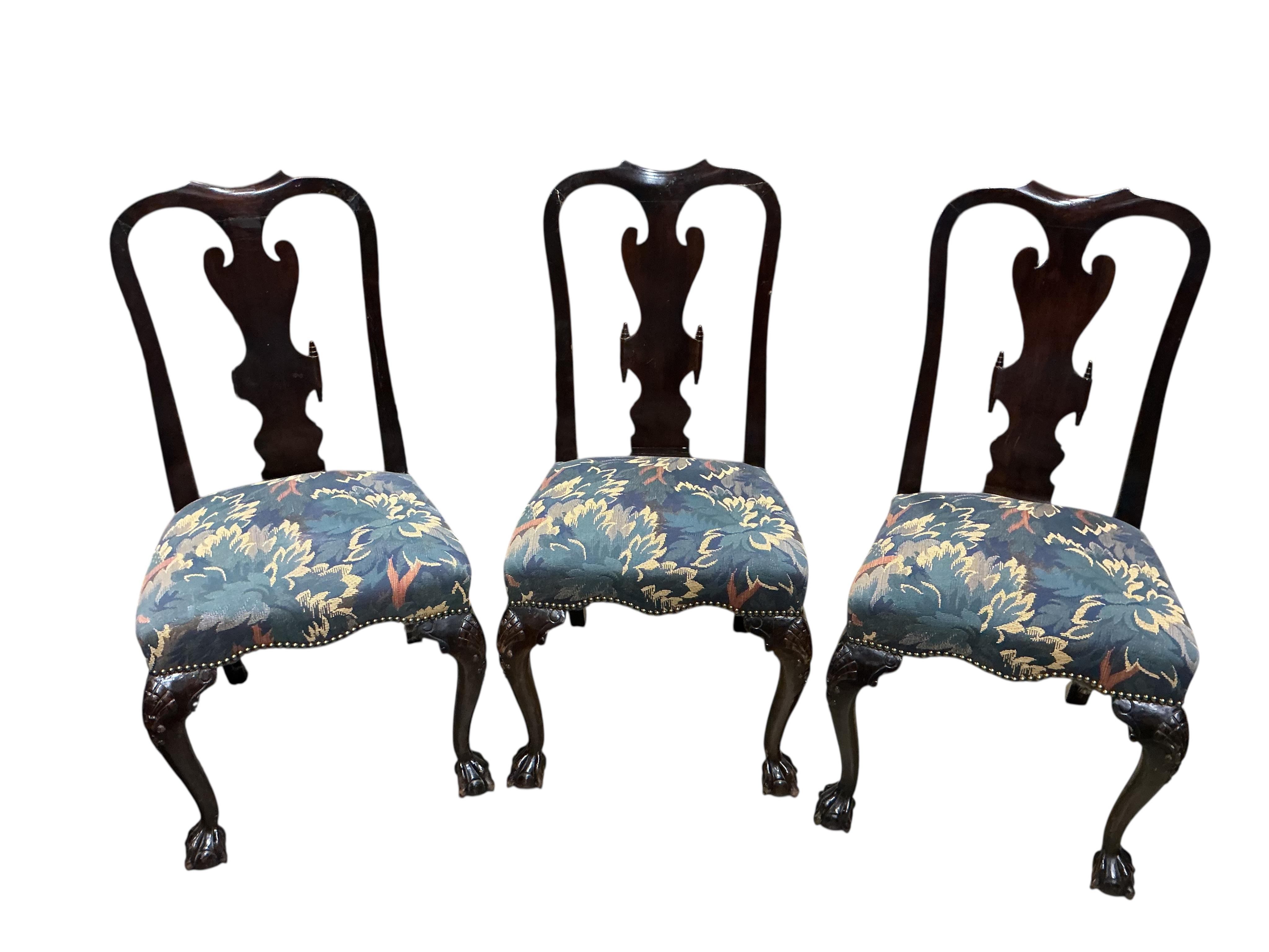 A set of six Queen Anne style mahogany dining chairs